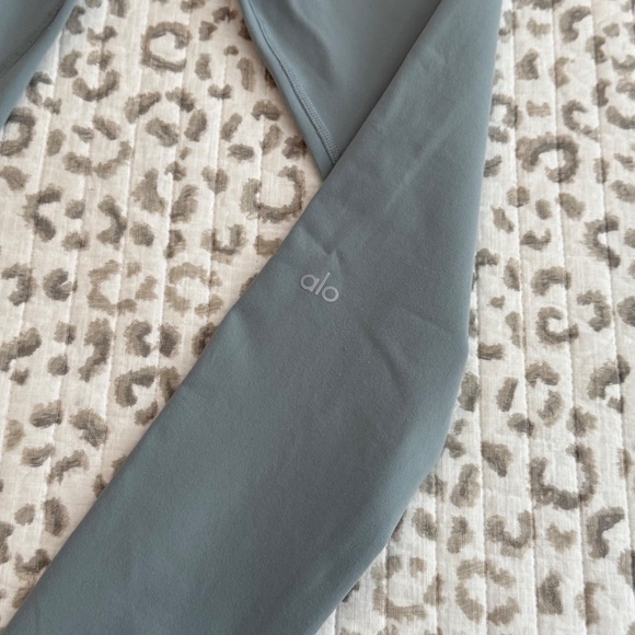ALO Yoga Gray Leggings - Picture 4 of 9